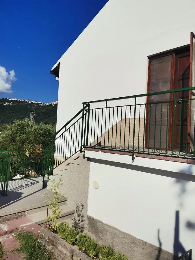 A Casa Di Natalia Guest House Castell'Umberto 0*,